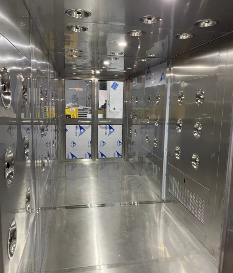 1698929993974040.jpg 大型風(fēng)淋室.jpg